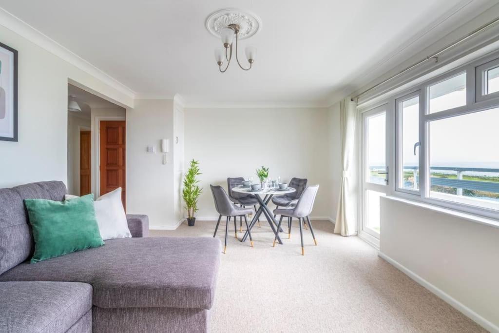 בורנמות' Panoramic Sea View Apartment Sleeps 4-Free Parking מראה חיצוני תמונה